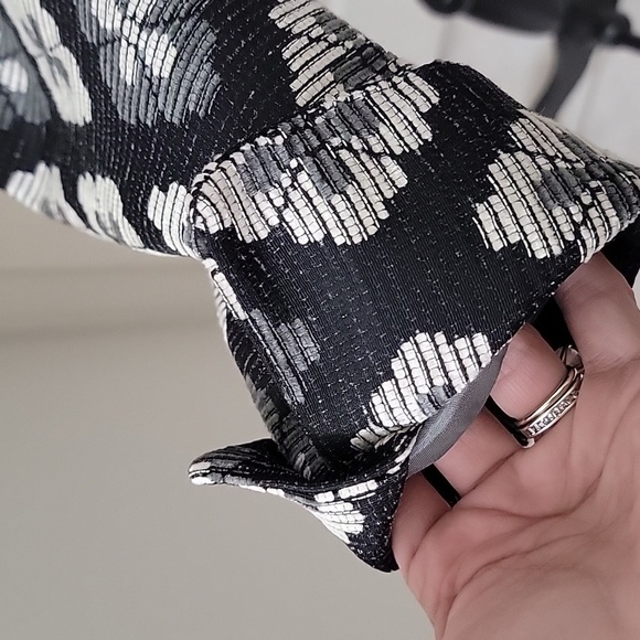 Sigrid Olsen Size 12 Black & Gray Floral Brocade Fitted Jacket Blazer, EUC - Picture 9 of 16